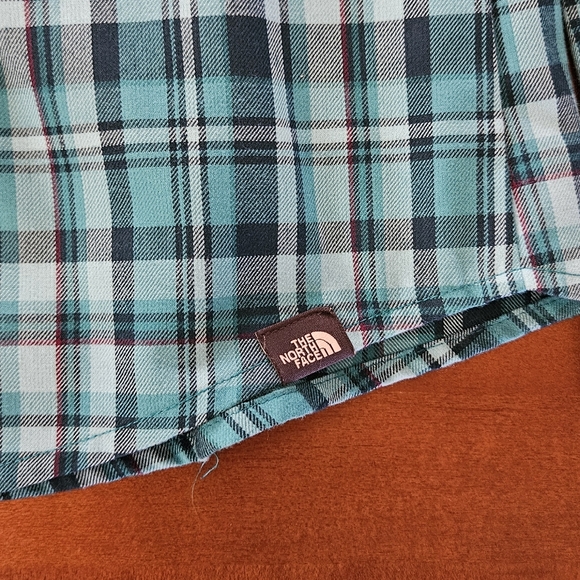 The North Face Button Down - Picture 6 of 6